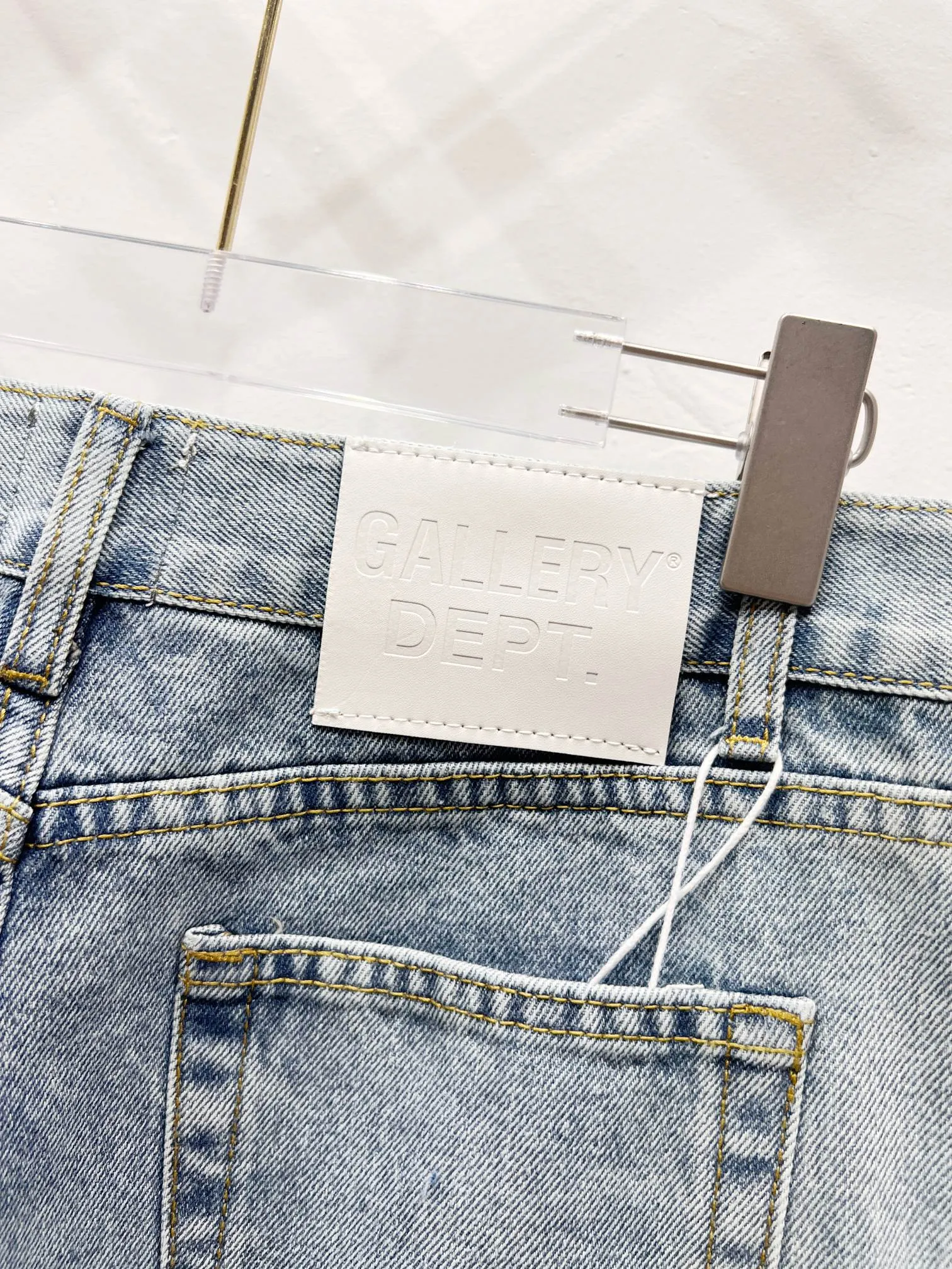 P250 Style number: (c077) GALLERY DEPT. Denim splicing flame🔥flare pants washed and distressed spliced jeans -Original purchase and pattern making to truly restore the ultimate vintage texture -Original hardware accessories, washed and other elevators, QR code analysis are all purchased from the original factory, high degree of restoration, welcome to compare with a certain product ~ -Three-dimensional version Loose and comfortable, not picky about the figure, taller and slimmer, factory Seiko, original factory quality control, same style for men and women, can be matched with couples Versatile recommendation: must-have jeans for all seasons Color: blue Size: S-XXL (28-36)